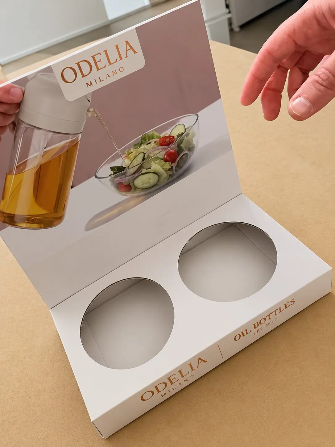 ODELIA Milano oil-bottle gift box with an empty two-bottle die-cut insert